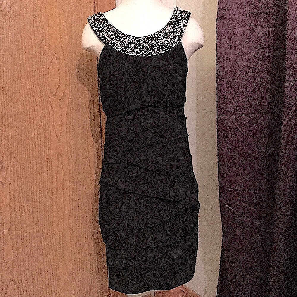 Black dress CITY TRIANGLES PRICE TO SELL